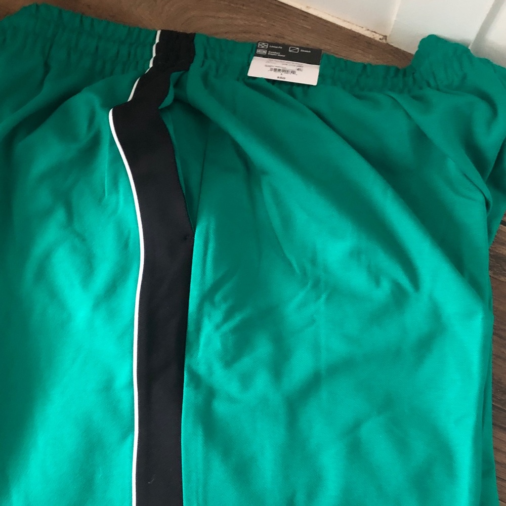 Xersion Men’s workout jogger loose fit size large NWT green  black/white stripe